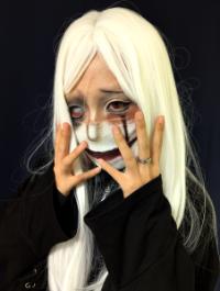 口裂け女をイメージした鬼のキャラクター